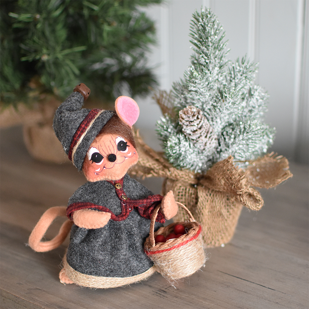 611224 6in Plaid and Pine Girl Mouse-L-WEB