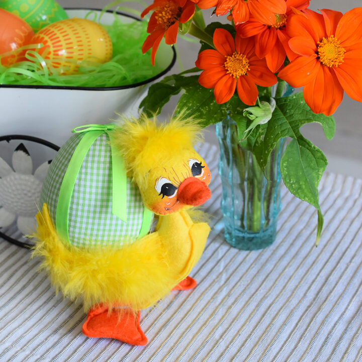 6in Spring Duck with Egg