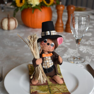 6in Pilgrim Boy Mouse